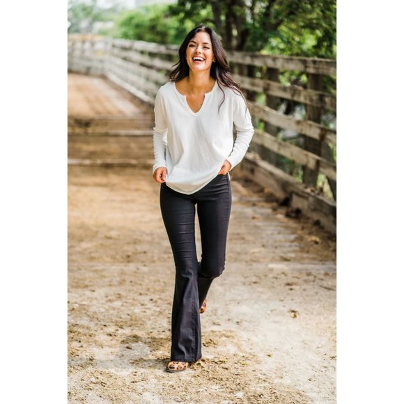 TREAT ME RIGHT FLARED PANTS - Picture 2 of 5